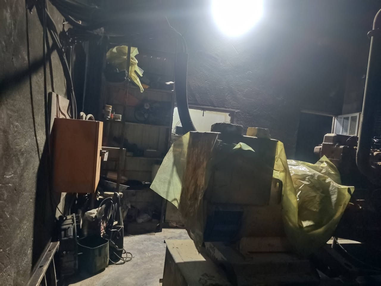 ام عليكم موقع للبيع  بي تانكيات عدد 3 وبي مكائن عدد 2 وحده 14 وحده 13 ثمانيه وثمانين ثنينهن  طبك جديد الكائن وربيات الله شاهد هسه طبكتهن كاع الموقع 100 متر ركن ويه الموقع مكانه دسيم قرب حجي هاشم  الحمل 725 هاتف *********** موقع حجي ريسان المحمداوي  السعر 6 شدات ونص 50 وبي مجال ومستعجل  عله بيعه لضروف خاصه بدون حصه
