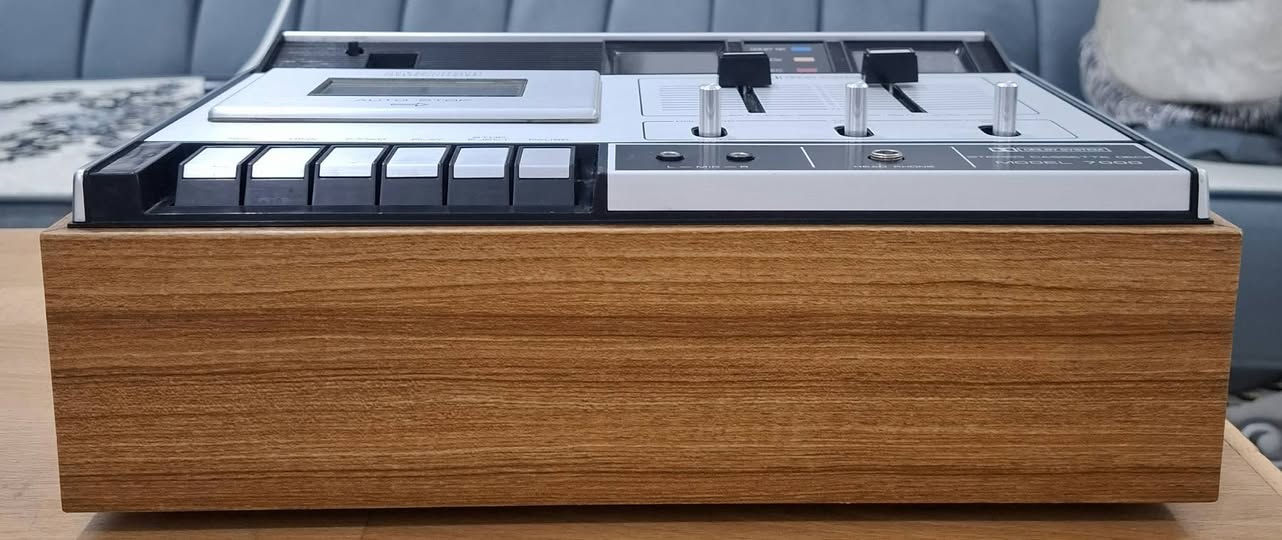مسجل دك ياباني ماركة : AMSTRAD 7000
صناعة :1974
نظام DOLBY
تسجيل روعة ( واضح بالڤديو )
نظافة تامة
ملاحظة : الجهاز دك يعني اخرس يعني لازم يتوفر عندك
 ( مكبر صوت + سماعات )
السعر نهائي : 125 الف مع التوصيل
السعر نهائي : 125 الف مع التوصيل


**إذا كنت صاحب هذا الإعلان وتريد حذفه لأي سبب، رجاءا أرسل رسالة إلى الدعم الفني**