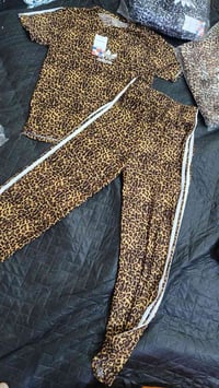 مقاس ميديم • ملابس