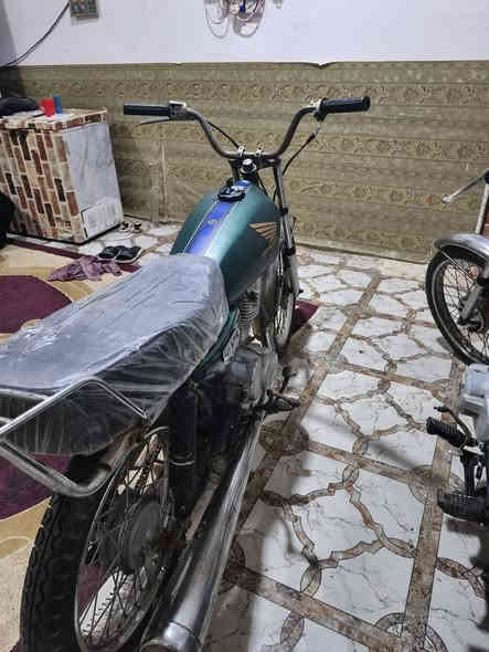 السلام عليكم دراجه للبيع سعر 350 مكان بصره***********
