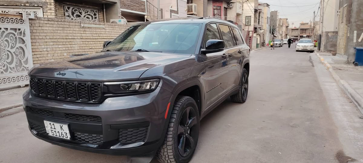 السلام عليكم سياره جيب موديل 23 فول مواصفات ماشيه 18 سياره جديده لوك رقم بغداد  رقم بغداد الدولي باسمي ***********
*********** رجاء اتصال فقط ما متواجد على النت
