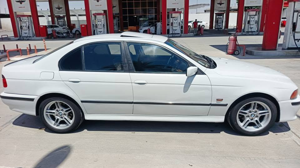 ‏
‏BMW e39 
‏موديل 1996
‏محرك 528 بيلاد
‏سقف سلايت 
‏تايرات لوك 
‏تبريد شرط
‏كير محرك مكفوله 
‏كهربائيات مكفوله 
‏بردة خلفية كهربائيه بلادية 
‏شاشه + كامرا
‏رقم جديد اربيل 
‏بدون دواخل  ابيع صبغ حزام  
‏سيارة كلش حلوة و مال بيت 
‏مكان السيارة كركوك 
‏رقم الموبايل ***********
‏سعر  77 ورقه كركوك, العراق
