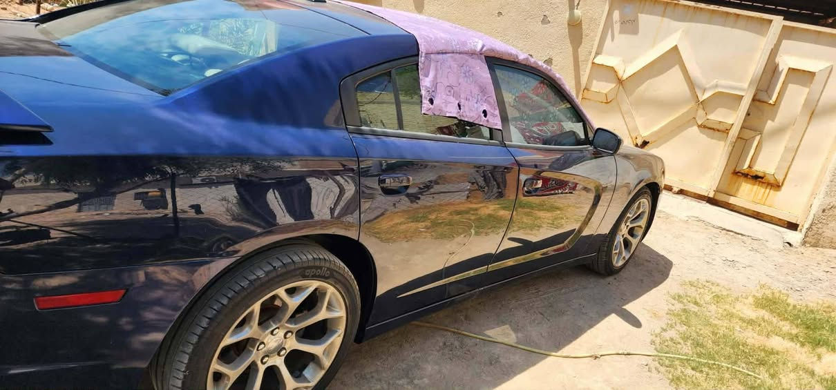 السلام عليكم جارجر رقم بغداد جديد هزه جديده مديل ١٤ بيه فقط صبغ اثر جراد والباقي مكفول .وارد كندي . الصبغ جاملغين خلفي او باب السدر والباب الخلفي  كفاله من حادث او ايرباك
محرك ٣٦٠٠ كيرر طياره  . فتحه بالقماره .كشنات السايق والسدر تتدفئ. كشن السايق كهرباء ..السعر 150 اوبيه مجال حك الجيه
***********
