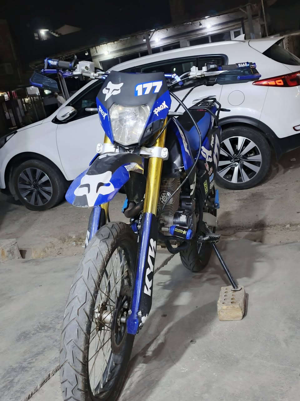 سلام عليكم crx حجم 122 موشم اسود طافي وعليه تايرات سياحي وتعديلات شوفت عينك نكره سلف بكل وقت مكان بغداد جديده سعر 1800 وبيه مجال ***********
