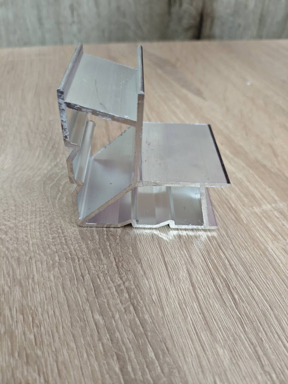 السلام عليكم ورحمة الله وبركاته... زاوية تجميع جرجوب G60 ثقيلة ونقاوة المنيوم 100/100 سعر القطعه الواحدة 750 دينار... يوجد توصيل لجميع المحافظات... للتواصل.. ***********
