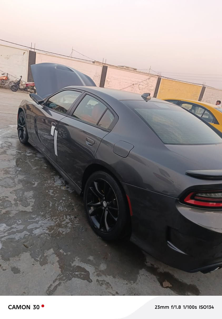 سلام عليكم جارجر جيتي
جارجر GT 19 امريكي  V6 3600
السيارة ايرباك وشواصي سليمه كفالة كذلك كير ومحرك 
مواصفات ال GT المعروفة 
حدادية وتخم تاير جديد 
كامرا دوار حساس خلفي 
كشن حضن

صورة الحادث مرفقة مع الصور 
تبريد و تدفئة 
لون فيلي 
السيارة ماشية 100الف
رقم بغداد جديد +سنويه لل2030
نضام سبورت +كير الف
دواخل لون احمر كشن حض
العنوان ديوانيه عفك سعر 212بيه مجال
رقم ‏‪***********‬‏
