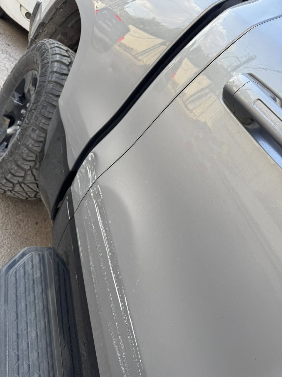 دودج رام للبيع 
السياره موديل 22 كلششش نظيفة السيارة 
واضحة كلشي بالصور 
السيارة كلين بدون حادث وارد كندي 
هاي الضربة هنا انضربت بل كراج وواضحة 
مكان السياره بغداد زيونة 

قفلها قفللللها من الاخير 31000$ الله شاهد علية ب 37 صارت 
وارجع واكول السيارة كلشششش نظيفة وتجي وتشوفها بعيونك ونصبتها كلش حلوة 
***********
