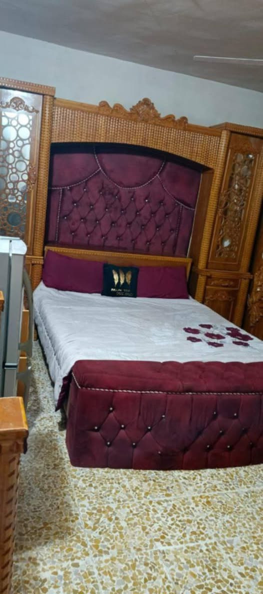 السلام عليكم 
غرفة خشب للبيع شغل مضبوط نظافة 90% سعرها مليون و 800 وبيها مجال بسيط العنوان موصل مشيرفة الثانية للأستفسار اكثر على الخاص


**إذا كنت صاحب هذا الإعلان وتريد حذفه لأي سبب، رجاءا أرسل رسالة إلى الدعم الفني**