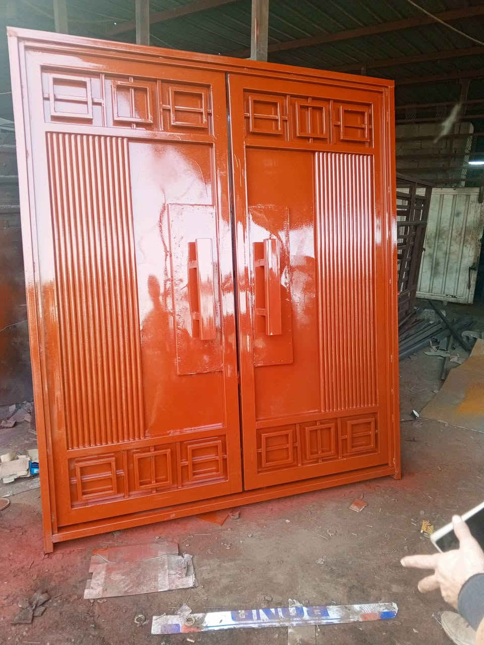 السلام عليكم معمل حداده بركات ام البنين الابواب والشبابيك كافه انواع العمل اسعار  مناسبه الارقام بيهن واتساب ***********/***********
