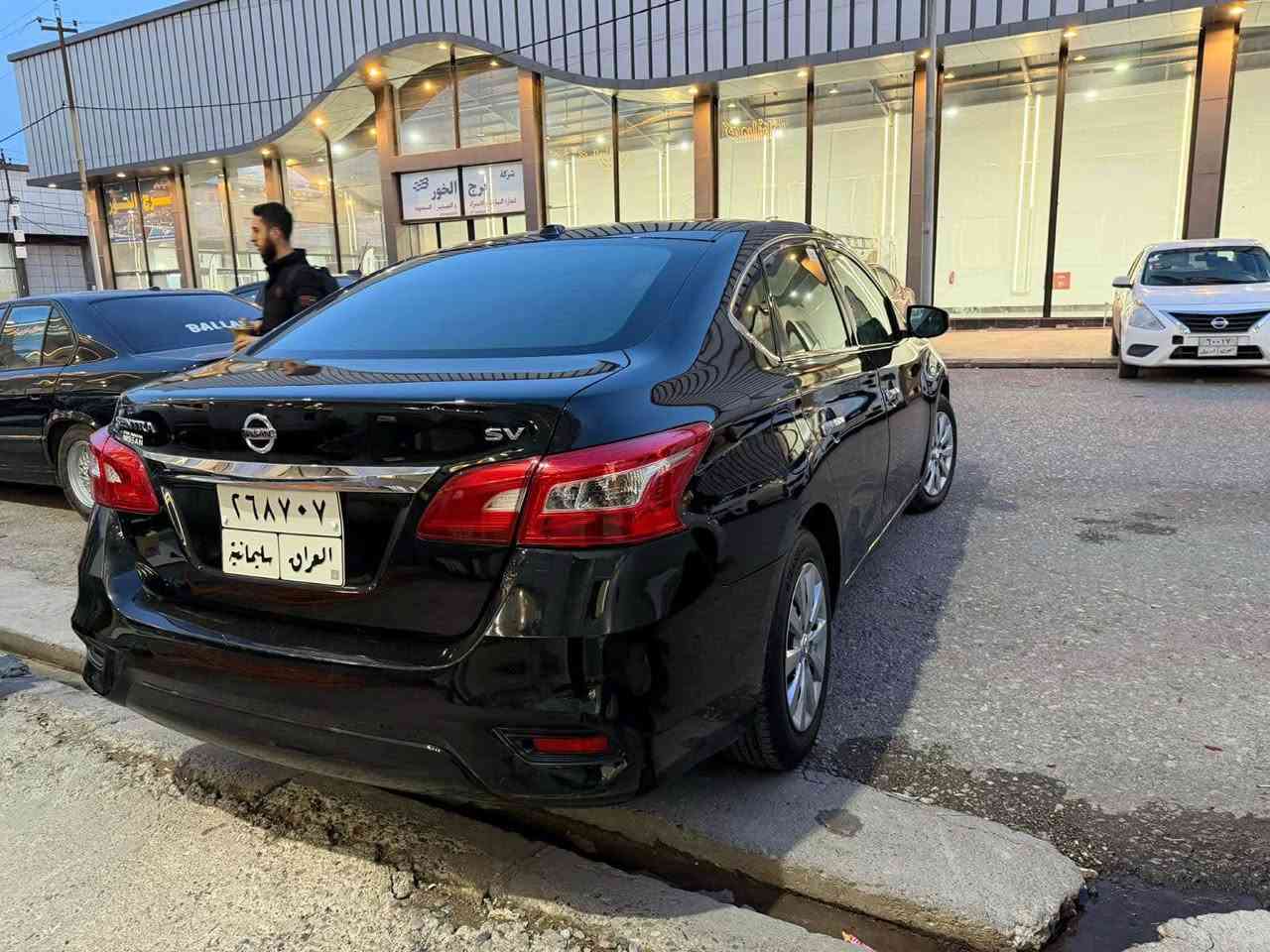 السلام عليكم 

نيسان سينترا sv
موديل 2017 
ماشيه 144 الف كيلو 

مواصفات 
شاشه وكاميرا 
بصمة تشغيل وابواب 
رادار وتحديد مسار 

حادث بيبان ثنين صفحة السايق وشوية من الجاملغ الخلفي 
السيارة بدون ارباك وبدون دواخل وبجم كبس كلة بلادي 

جاهزة من صدر وكهربائيات وكلشي مابيها اي نقص 

رقم شليمانيه تحويل مباشر 

مكانها اربيل 

السعر 109 وبيها مجال 

***********
*********** أربيل, العراق
