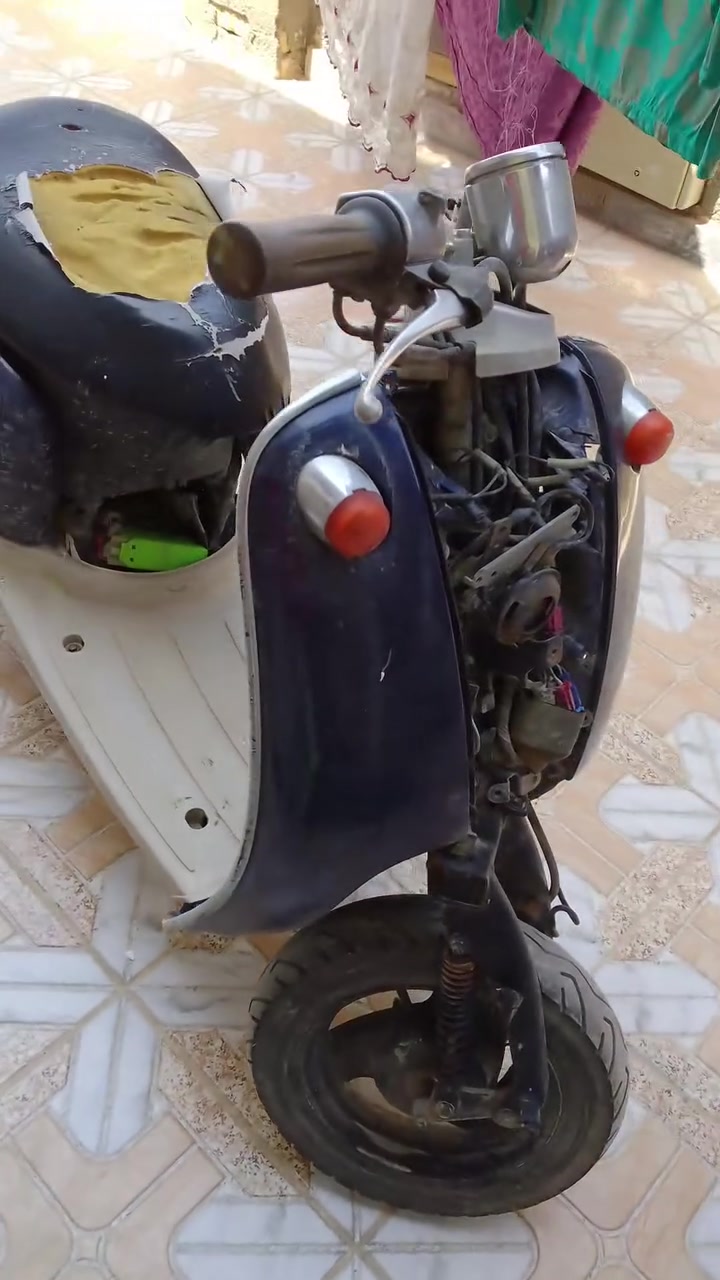 دراجه مصريه نضيفه للبيع طبت بل مي وكفت ماعرف شبيه مكينه بلك ماعرف ولله عفته بعد ما وديته للمصلح رقم الهاتف ***********
