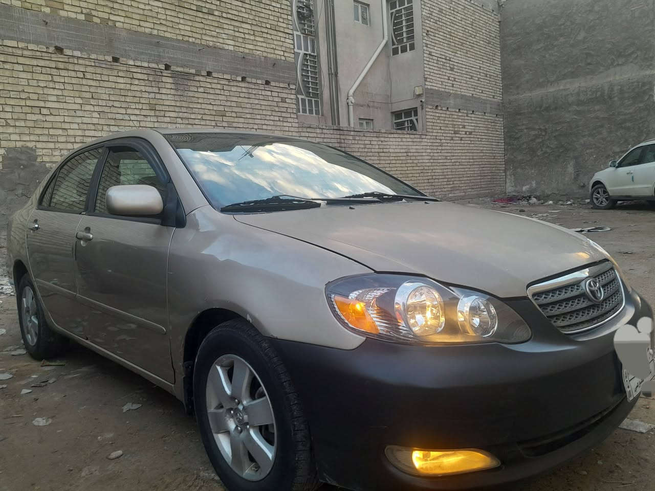 كورلا ٢٠٠٧
وارد امريكي حادثها باب الصدر ومبدل صبغ حزام 
سياره علفحص سنويه منتهيه شرط التحويل
٨٥ ورقه موبايل ***********
