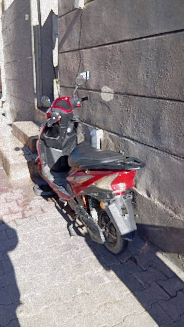 بايسكل شحن سكنس جبلي نضافه ٩٠من ١٠٠.  ٦ بطاريات الماسه يقرن ١٠ونص كلهن صاله ٣ اشهر مستخدم ماشي ٣٠٠٠ نضيف كلش بس جاملغة مكسور كسر خفيف يروح وشخط كدام خفيف اصلا اميري بس تكشطها مكاني رمادي ٨ شباط  السعر ٤٥٠ بي مجال بسيط حك جيه ***********
