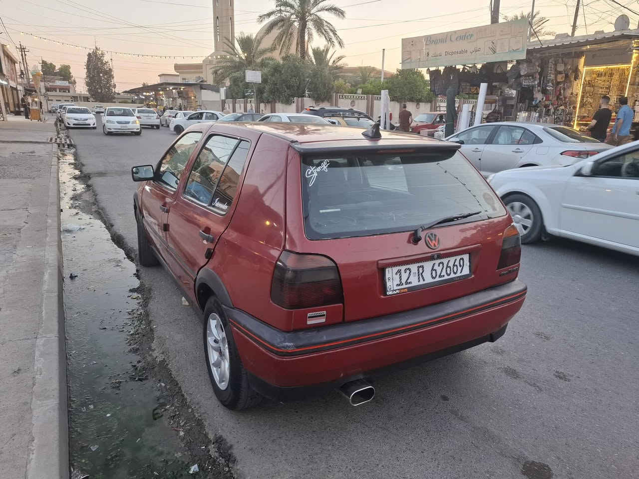 السلام عليكم
كولف نفخ موديل ١٩٩٣ 

محرك ١٨٠٠ كير عادي بدون تبريد

صبغ حزام جمالية بدون حادث

شرط التحويل

قفل مركزي سترين بور
السعر ٣٨ وبيها مجال
للاستفسار ***********
