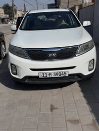 سورنتو 2015 خليجي بيها صبغ قطعه ونص. باب الصدر والخلفي نص منه ٦ سلندر ...