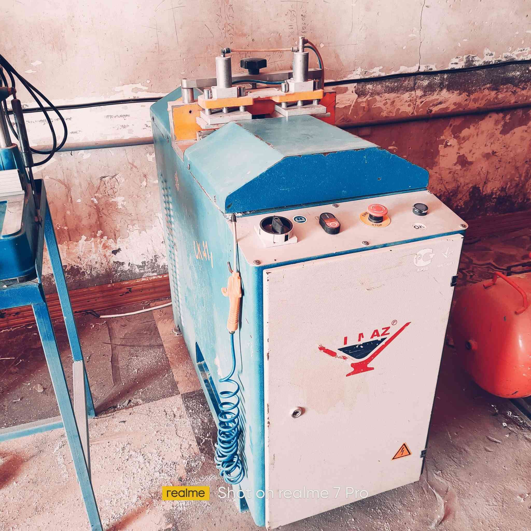 كاوية bvc مستعمل قليل جداً جداً تركي نوع M.Z.R وماسكة يلمز تركي الأصلي شرط الفحص المكان ذي قار  سوق الشيوخ ناحية الفضلية السعر 23 ورقة وبيهن مجال/رقم الهاتف ***********
