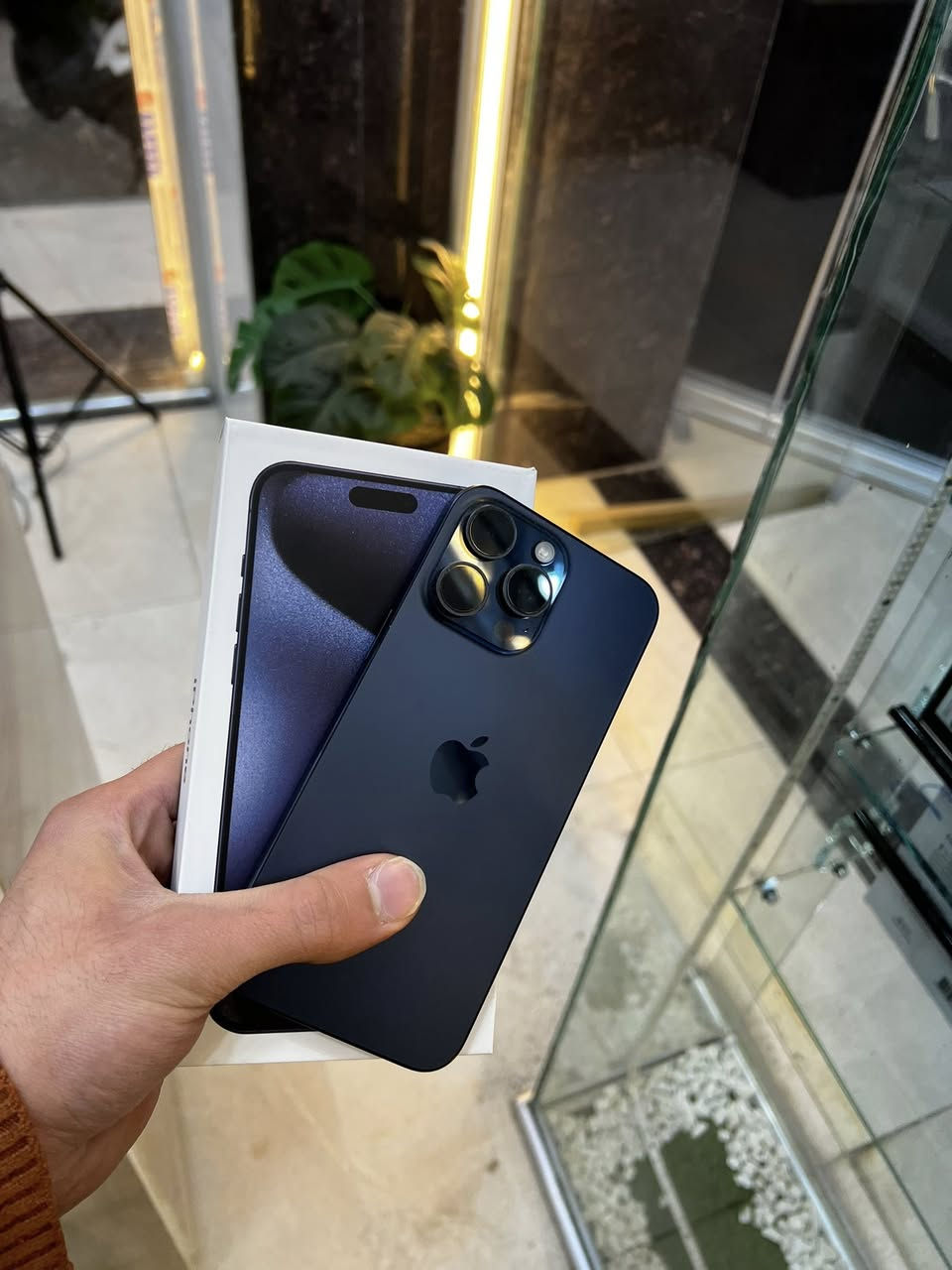 ١٥ بروماكس 
ذاكره ٢٥٦ 
تك سيم عربي شرق اوسط شرط
نظافه فول 
بطاريه ٨٧ بلادي وضع شركه
الجهاز على ايدي  
للاستفسار خاص او اتصل 
***********
