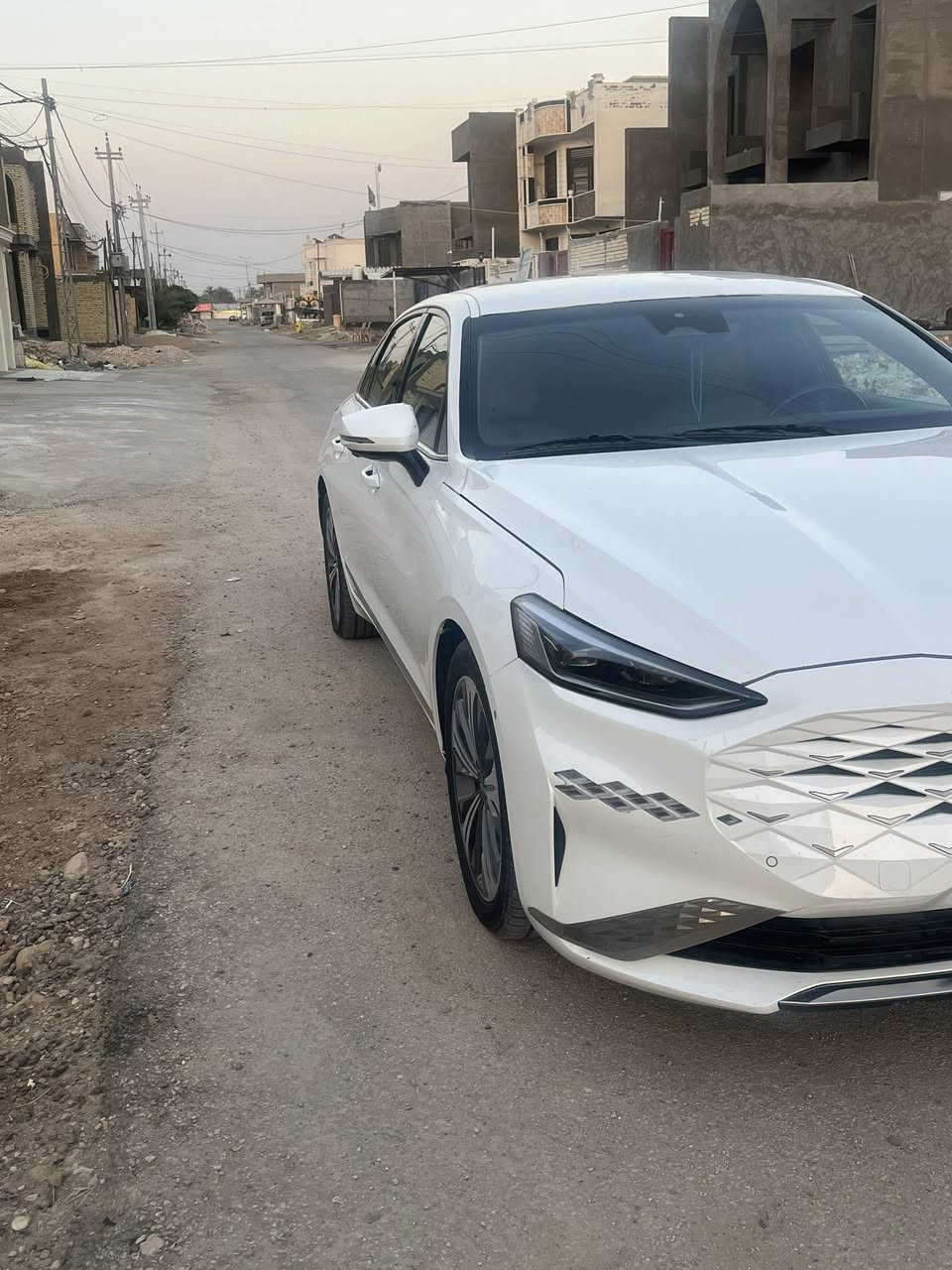 السلام عليكم
سيارة Kia K8 2023 للبيع بحالة ممتازة جداً، استعمال شخصي ونظيف.

مكينه 2500 تيربو هايبرد يعني سريع ✈️وقتصادي 

الموديل: 2023

ماشيه : 46 

اللون: ابيض 

رقم بغداد بأسمي

المواصفات: فل مواصفات عدا بانوراما

الحالة: نظيفة جداً 

تبريد ثلج 

*فول واحد ع واحد اعلئ موصفات بل k8 عدا البانوراما 

* مساج كرسي السائق 

* كاميرات 360°

* حساسات أمامي وخلفي

* تشغيل بصمة + تشغيل عن بعد تمشي وترجع بلبصمه 

* شاشات كبيرة + Apple CarPlay / Android Auto

* تبريد وتسخين مقاعد

* رادار + نظام المحافظة على المسار + شحن وايرلس + اغلاق ذاتي للجام عند تشغيل التبريد + 

* كراسي جلد فاخرة

*بعد بيه هواي موصفات ما ذاكرهن حتى لا اطول المنشور

حادث سياره قطعتين والسونار مرفق بالمنشور 

السعر: 165 ورقة 

 العنوان بابل قرب سيطرة الاثار

***********
