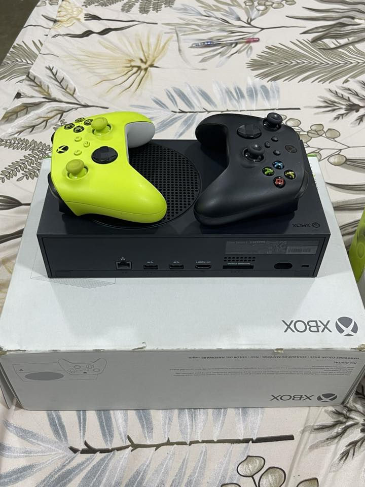 للبيع Xbox Series S Carbon Black سعة 1TB

استعمال شهر فقط، الجهاز نظيف جداً وحالته ممتازة، ما مفتوح ولا مصيّن، ويشتغل بدون أي مشاكل. ويا جميع ملحقاته الأصلية والكارتون ووياه جويستك ثاني اصلي. 

السعر: 525,000 فقط🔥


**إذا كنت صاحب هذا الإعلان وتريد حذفه لأي سبب، رجاءا أرسل رسالة إلى الدعم الفني**