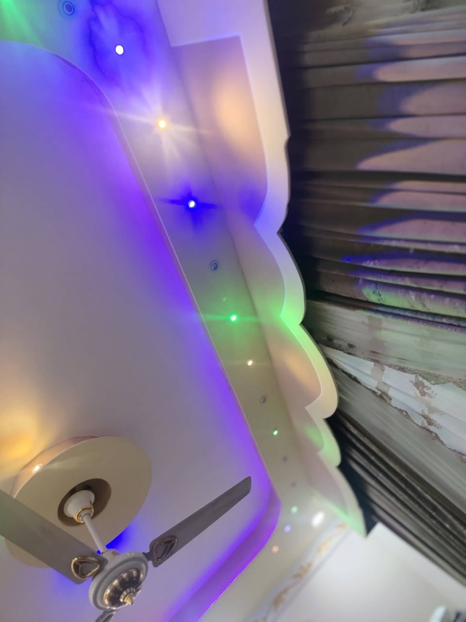 #بيت للبيع في بابل حي المعلمين مطل على ساحه مقابيل مول اهل الخير طهمازيه طابو صرف بسعر جيد
#مساحه البيت 200متر بناء حديث 
الواجهه 10متر...
نزال 20متر...
#البیت ركن على شارعين 15متر والفرعي10متر 
#الموقع قرب ملعب علي ناصر في حي المعلمين قريب جدا من شارع الطهمازيه الرئيسي....
البيت بناء حديث درجه اولى..
عرض الشارع 15متر ..
#يتكون البيت من طابق واحد فقط..
( كراج . طارمه. استقبال. مطبخ. صاله. صحيات داخليه وخارجيه. غرفتين نوم. درج . بيتونه.)....
#بناء 2015
#خدمات كامله ماء وكهرباء ومجاري باقي بس تبليط ومشمول بتبليط بس يكملون الأكرمين يدخلون ع المعلمين..
⬇️⬇️⬇️⬇️⬇️⬇️⬇️
#البيت بناءه جدا نظيف ودرجه اولى موقعه ممتاز مطل على ساحه مستقبلا متنزه تصير...
#سعر البيت جيد مقارنه بموقعه 🔥 
للاستفسار اكثر الاتصال على الرقم........ ***********
