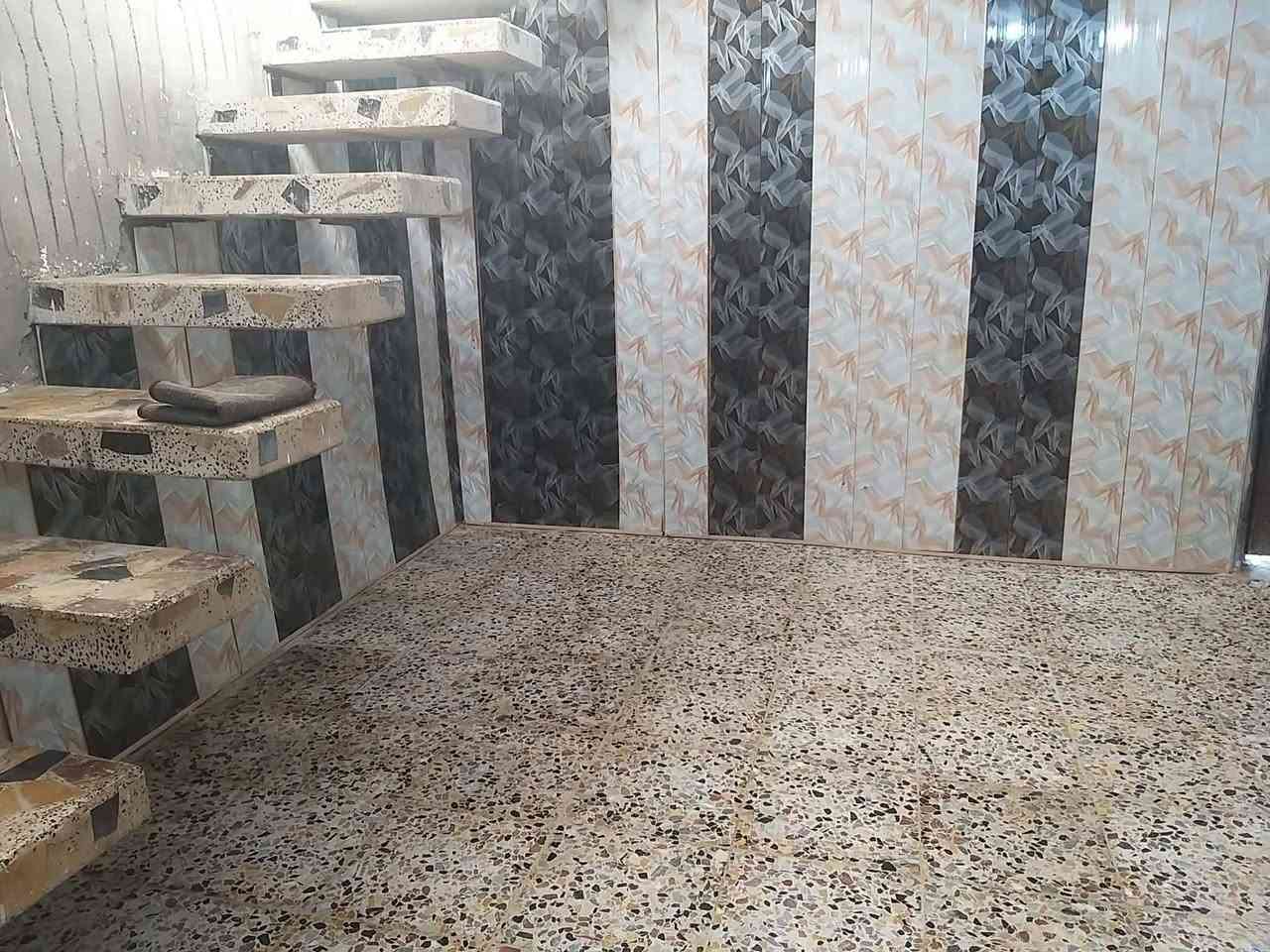 السلام  عليكم
بيت بشارع المطار فرع اسواق فدك بفرع الاول اساس صب كونكريت 

100 متر غرفه وصاله ومطبخ واستقبال 
سطحين  وتشريفه سطح واحد تخاريج داخليه وخارجيه بيتونه كبيره 
البيت سيراميك  وكاشي  استقبال بناء جديد
حديقه بالباب 
المي قوي بدون ماطور 24 ساعه ميزانيه الابي باب البيت
محوله كهرباء بس بشارعنه 
الابي 
السعر45 مجال قليل
بيت مرقم وماشيه المعامله 
واتساب  او اتصال 
***********
