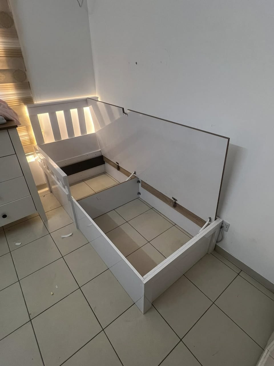 اله هالي مجمع بسمايه عروض 
سرير ابو نفر  سعره ١٣٠الف وي توصيل خشب تركي شرط متانه وقوه وضمان الستفسار *********** واتساب 
***********
