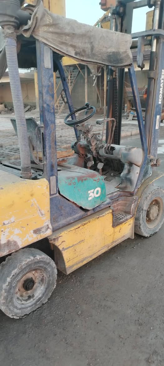 رفعه كوماتسو 3 طن ***********
