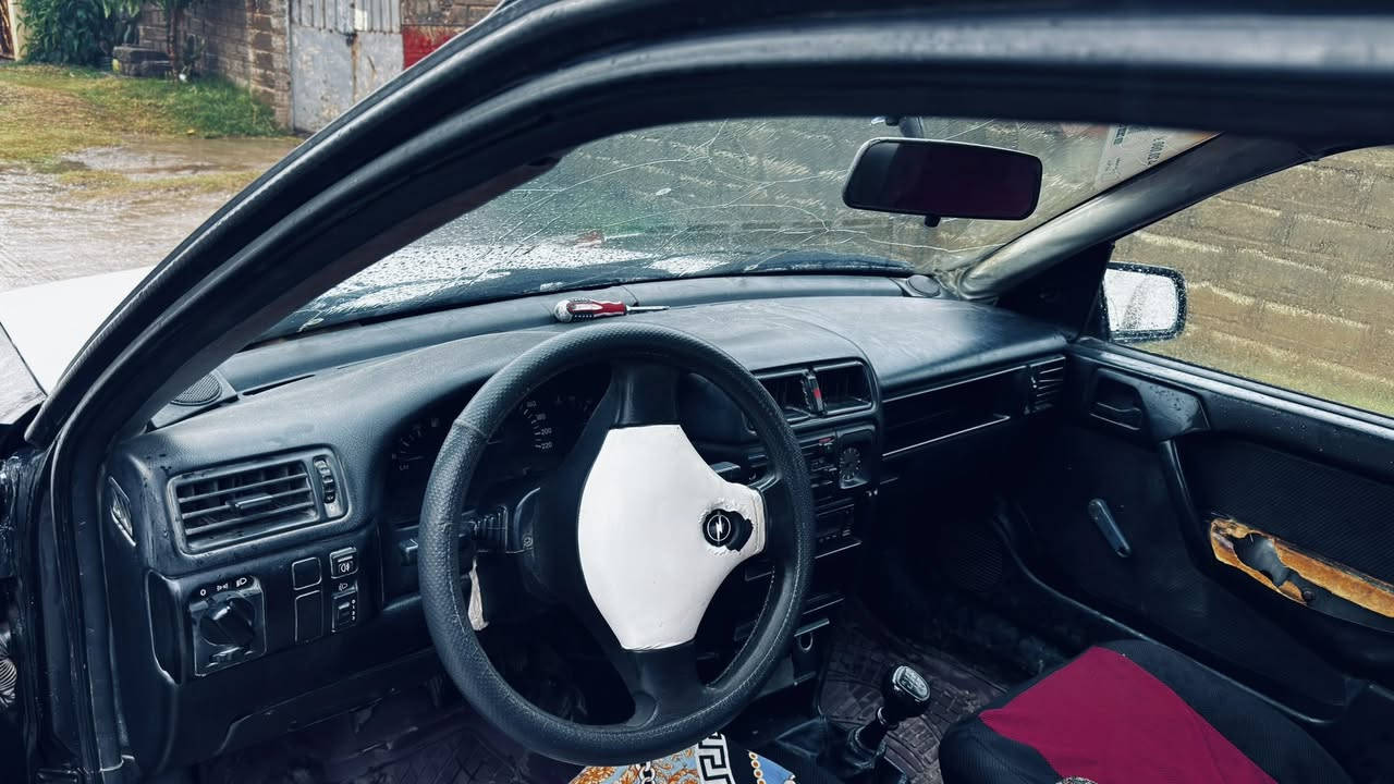 فكترا 16 السعر 35 وبيها مجال تدفئة كير شرط محرك بداية نفخ ما ينقص دهن السنوية لل 29  السيارة باسمي ***********
