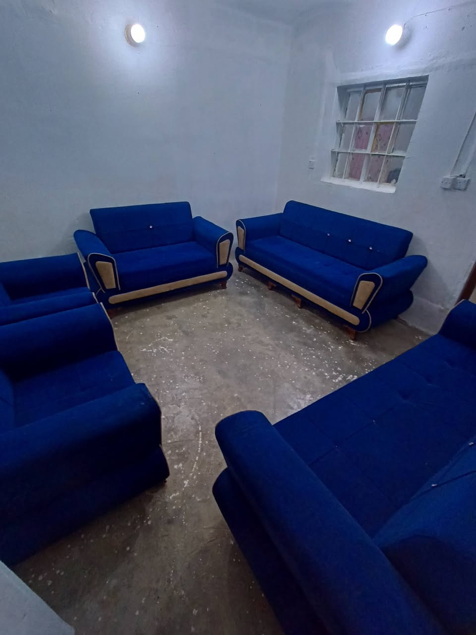 تخم 10 مقاعد للبيع
سعر 325 وبيه مجال بسيط مكان محطه رقم ***********
