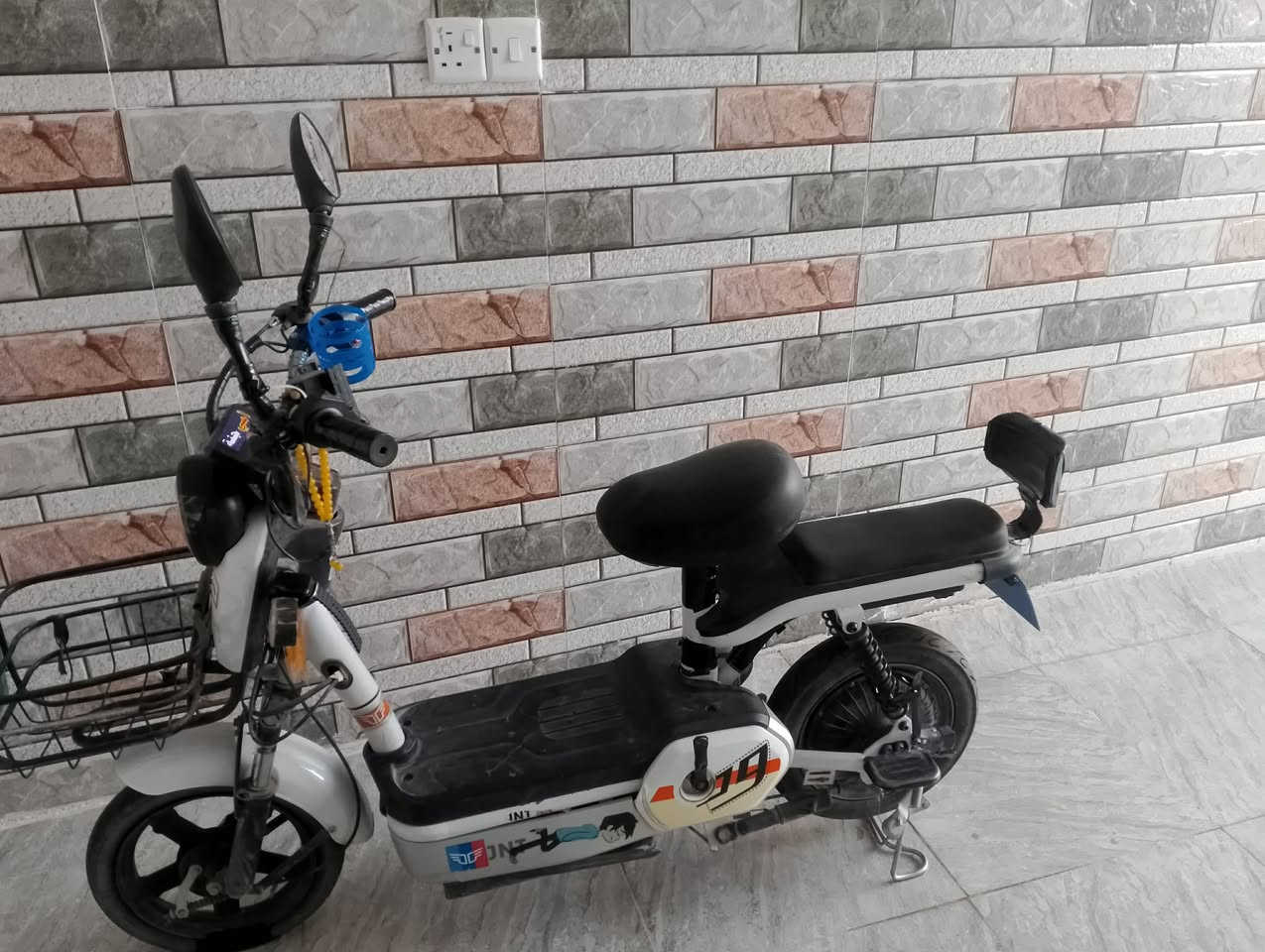 السلام عليكم ماطور
 شحن للبيع بس يعورو بطاريات السعر خاص


**إذا كنت صاحب هذا الإعلان وتريد حذفه لأي سبب، رجاءا أرسل رسالة إلى الدعم الفني**