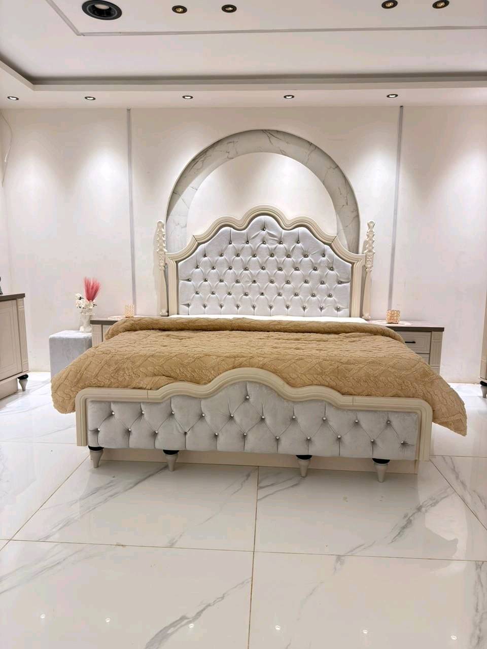 *تم وصول موديل صحره كانتريMdf  صبغ حراري تركي معمل دافنس الاصلي 


*9 قطع*  
    
قياسات ضخمة 
كنتور وملحق 370سم 
ارتفاع 230سم 
برغي وجوي حديد وضهر بلوك 


✅  ارتفاع السرير 175سم 
 السرير مخزن 
✅ عرض الميز تواليت 150سم 
✅ المصنع الأصلي
✅ سجه ثلاثيه 
  رفوف اضافيه داخل الكنتور 
  مجرات اضافيه داخل الكنتور 

السعر مليونين و300  الف