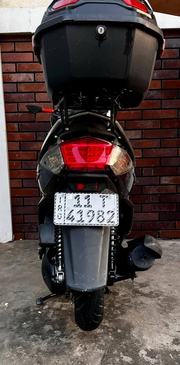 سلام علیكم  لبيع دراجة سكنس فحل كابريتر (مرقمة بغداد انكليزي) ارقام انكليزي   لدراجة جداً معتني بيها الى درجة المكينه خرسه وجدا نشطه نكرة سلف كل 
وقت  ركز بهاي النقطه الدراجة عليه مازده ولايت امامیه عدسة عمل مال سيارة اصلي عالي ناصيو۱ed مكلفتني ل 200 الف ولدات لل اشاير الامامي والخلفي رهيبه جداً يعني مو هالوجين) والكيج الكتروني يجي عداد km الكفرات   امانت الله تجي تايواني كروس دوك حفر لون مميیز بي شذره طستها جداً محترمه الدبلات جدد بلادية الدراجة صارف عليها من كلشي ادامة كامله عليها من تنظيف من بلك وكلجات وخرز وقايش ودهن بريك ودهن مكينة لوكي 
مولى لبانزين كله محسن اخلي رغم هيه كابريتر وفلتر شوته مسلح هذا يضل عمر من داود 
الكشن مدوشمه دوشمه اصليه من اسفنج

والجلد مو تجاريه

وياها ملحقات إضافية من دوسات المنيوم

وقبغ فلاوين احمر

وسيبايه حديد ثقيل اصليه

وصندوك خاص بيها

ويدات بريك تزويد و موجوده الاصليه هم

والمري كذلك

وبيها قبغ جوزه اصلي من شركة Kos

وقبغ بانزين تزويد احمر وتخم تاير جديد زوج  شديته

عنوان الأمين ثانية  رقم ***********

السعر $ 20 ورقة وبيهة مجال) 

>
