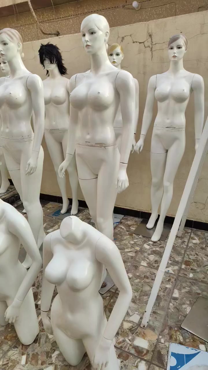 للبيع مستخدم نظافة القطع مثل ماواضح بالفيديو

ايضا يتوفر  ميز خشب  وتعاليك ملابس وسجج واذرع ملابس ورفوف خشبية فول نظافة
للاستفسار المراسلة على خاص
او مراسلة الرقم ***********
