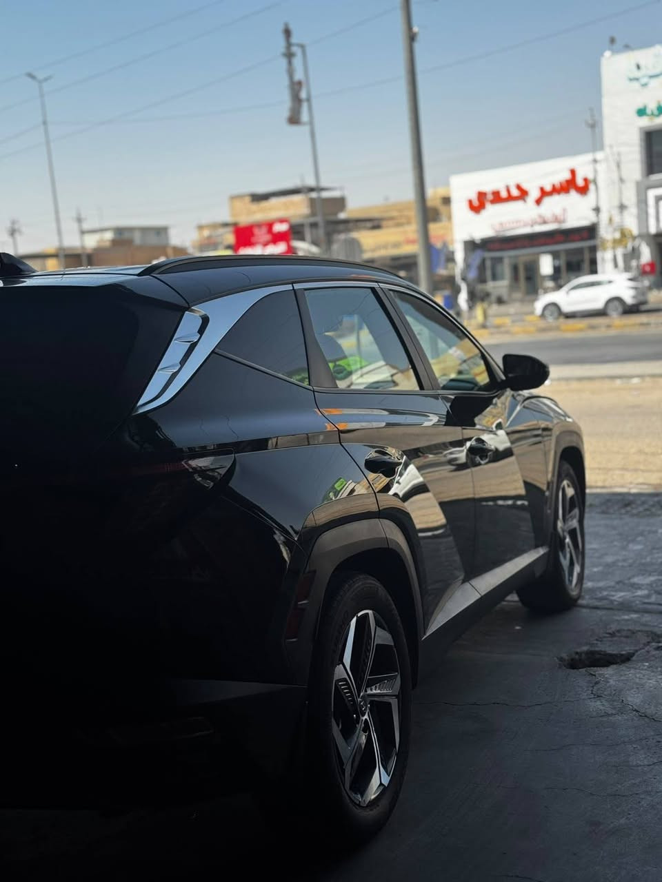 توسان وارد امريكي للبيع✅
للتواصل رقم الهاتف👇
***********
——————————————————
* ⁠ ⁠مديل (2024)
* ⁠الون اسود
* ⁠⁠السعة: 2.5 لتر
* عدد السلندرات: 4 سلندر مستقيم
* نوع الوقود: بنزين
* نظام الحقن: GDI
* ⁠القير: أوتوماتيك 8 سرعات.
* نظام الدفع: أمامي (FWD)
* ✅ مثبت سرعة (Cruise Control).
* ✅ شاشة لمس 
* ✅ دعم Apple CarPlay وAndroid Auto.
* ✅ كاميرا خلفية.
* ✅ حساسات ضغط الإطارات.
* ✅ نظام الثبات الإلكتروني.
* ✅ فرامل إلكترونية مع Auto Hold 
* ✅ مكيف أوتوماتيك 
* ✅ شحن لاسلكي للهاتف
* ✅ مثبت سرعة ذكي
* ✅ تحذير الخروج عن المسار ومساعدة البقاء في المسار.
* ✅ فرملة طوارئ أوتوماتيكية.
* ✅ مراقبة النقطة العمياء 
* ✅ فتحة سقف 
* ✅ مقاعد جلد مع تدفئة 
* ✅ صندوق خلفي كهربائي 
* ⁠✅ داخل ابيض 
~~~~~~~~~~~~~~~~~~~~~~~~~~~
ضرض السيارة 
🪛 جاملغ خلفي بدون دواخل وبدون ايرباك ✅
وبارد بسيط مقدمت السيارة ( البنيد )
***********

=========================== النجف, العراق
