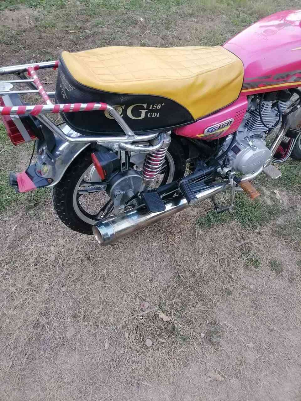 السلام عليكم للبيع دراجه سيفان موديل 2023 دراجه نظيفه محرك مكفول كهربائيات كله شغاله مابيه اي نقص أوراق اصوليه كارتونيه ومنفيس مامكمركه لايتات بومه تايرات جدد بدون كمرك السعر 525 وبيه مجال للطيبين المكان بغداد المدائن سلمان باك الاستفسار أكثر الاتصال على الرقم *********** ولي ماعاجبه السعر لا يعلق ويكسر بحلال العالم
