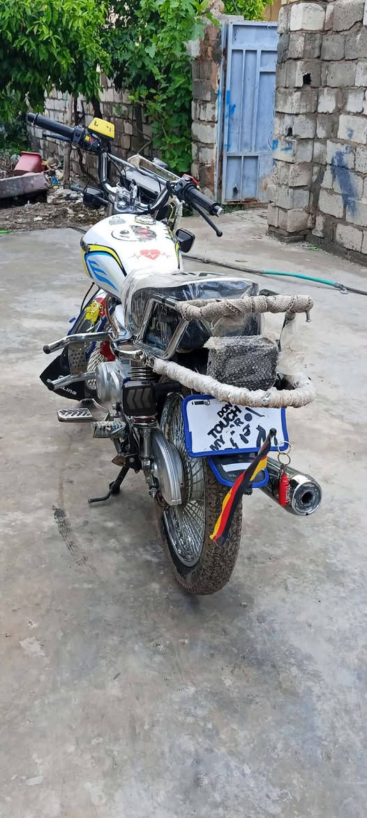 السلام عليكم دراجه تاگير موديل2025للبيع دراجه خير من الله مكفوله لاگلبه لاجفيه اوراق كامله دراجه نضيفه تاخذهه ربع متصرف عليهه مكاني ديالى الخالص السعر 650وبيهه مجال للشراي الخاص مفتوح اي استفسار اني حاضر


**إذا كنت صاحب هذا الإعلان وتريد حذفه لأي سبب، رجاءا أرسل رسالة إلى الدعم الفني**