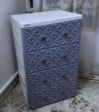 للبيع ميز جرارات بلاستك نوعيه ممتازه للاستفسار الانصال على ٠٧٩٠٢٢٨٣٦٦٢...