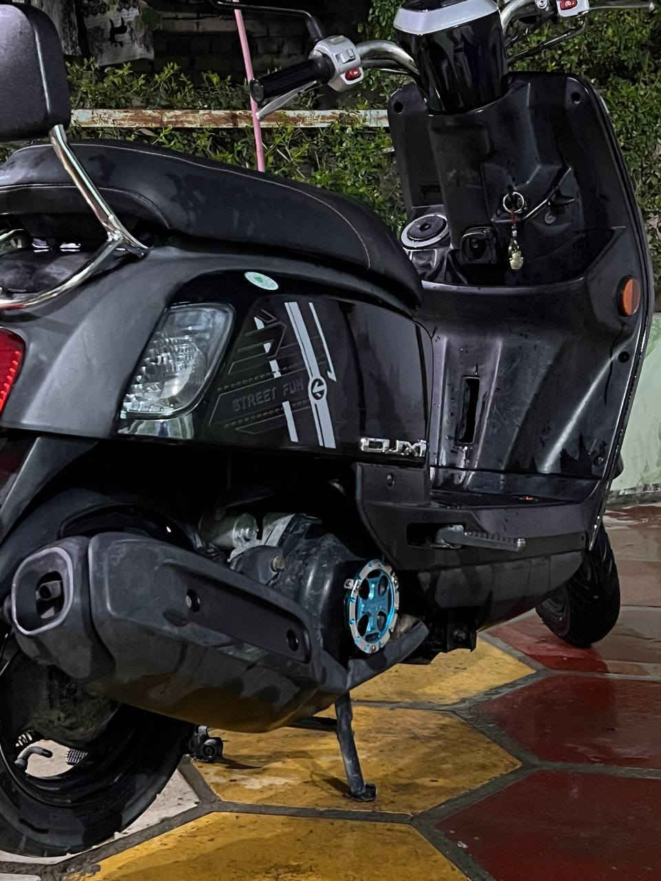 السلام عليكم
دراجه بوليس دراجه نضيفه مكفوله من كلشي صارله شهر ونص من طالعه من الحاويه غراضه وياه السعر خاص مكاني ناصريه *********** موجود واساب
