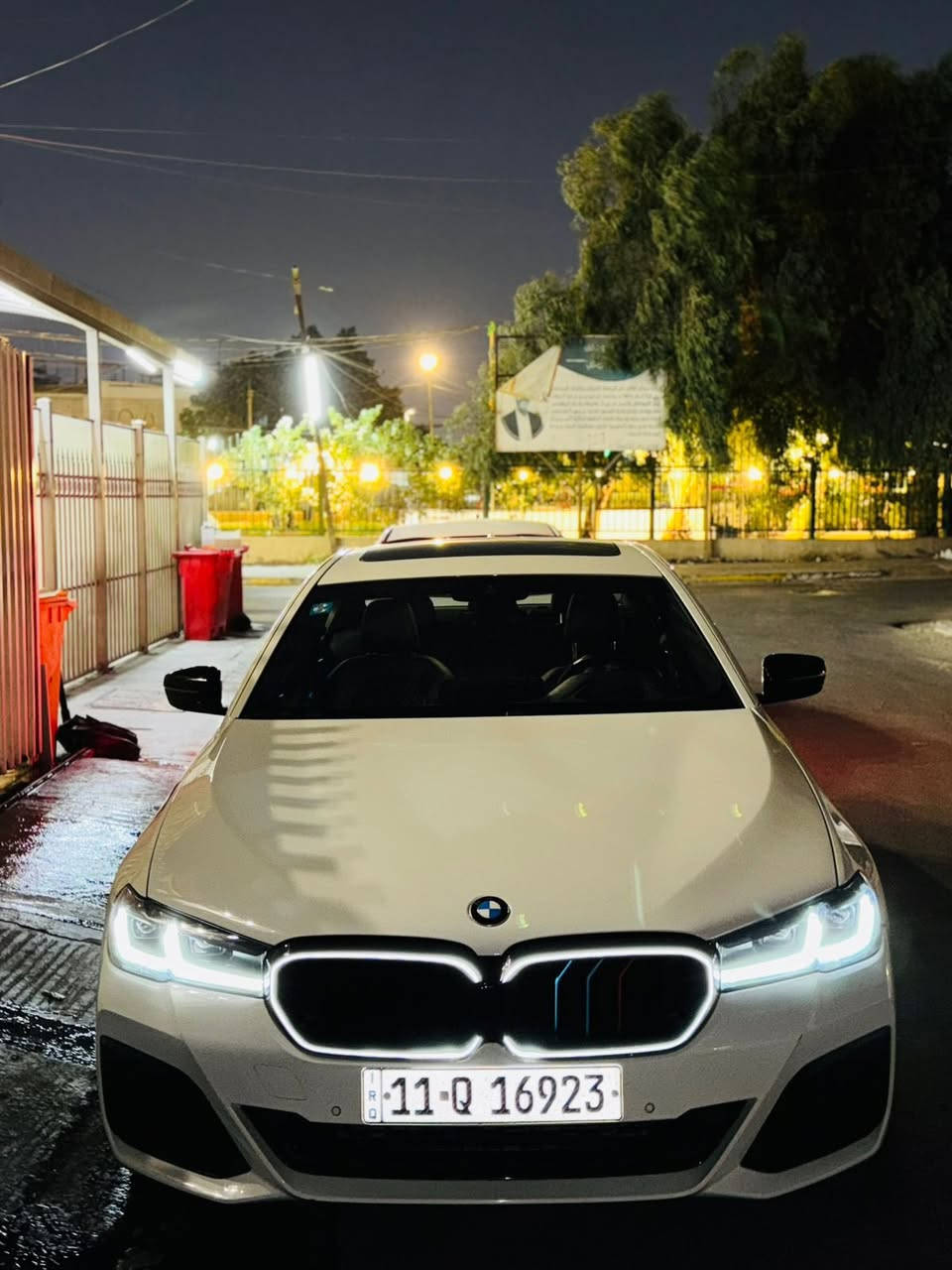 السلام عليكم 
‏  2023  BMW 530e G30
بلگن
يعني ٣ انظمه تشغيل 
بانزين 
هايبرد 
شحن   
عداد المسافة :48 الف 
رقم بغداد دولي الجديد 

حجم المحرك : توين توربو ( 4,سلندر )
ملاحظة السيارة : بدون ايرباك كلهن سليمات 🛑الحادث بنيد و ربع الجاملغ الأيسر
البنيد مبدل بواحد اصلي وكاله و مصبوغ 
و الجاملغ مصبوغ فقط الخشم ماله يعني ربعه بس 
السياره صفر مسج ولا عطل 
فول فول مواصفات 1/1
فتحة سقف
دعاميات ام 
دواخل مختمه m
عدادات 330 m 
كيج الكتروني
بصمة ابواب
بصمة تشغيل
تشغيل عن بعد ,𝐑𝐄𝐌𝐎𝐓𝐄 𝐒𝐓𝐀𝐑𝐓
سيتم سماعات harmen 
شاشة دشبول ديجيتال
شاحن هاتف لاسلكي 
داتا شو 
كاميرة خلفي
كير ماوس
شفتات كير استيرن 
هاند بريك بصمة
اوتو هولد ،𝐀𝐔𝐓𝐎 𝐇𝐎𝐋𝐃
اوتو ستارات،𝐀𝐔𝐓𝐎 𝐒𝐓𝐀𝐑𝐃
اوتو ستوب ,𝐀𝐔𝐓𝐎 𝐒𝐓𝐎𝐏
رادار امامي (تحديد مسار)
رادار جانبي  (نقاط عمياء)
رادار خلفي (التحذير من الاصطدام)
حساسات °360
حساسات امامي 
حساسات جانبي
حساسات خلفي
نظام ,𝐄𝐂𝐎
نظام ,𝐍𝐎𝐑𝐌𝐀𝐋
نظام ,𝐒𝐏𝐎𝐑𝐓
نظام ,𝐓𝐎𝐖/𝐇𝐀𝐔𝐋
نظام ,𝐒𝐋𝐈𝐏𝐏𝐄𝐑𝐘
داخل ليد 𝐋𝐄𝐃
ابل كار بلي
تحكم استيرن
استيرن تدفئة
كشنات جلد 
كشنات كهربائي 
كشنات خزن+ميموري
كشنات تبريد
كشنات دفئة 
صندوق شفط كهربائي 
لايتات ليد وعدسة زينون بيلادي
بلوجكترات 𝐋𝐄𝐃 بيلادي
بكلايتات 𝐋𝐄𝐃 بيلادي
ويل كروم سبورت
شباك led اصلي 
تخم تاير جديد قبل كوم يوم بدلته
دهن و ماء أصليات مبدل بالوكاله 
تفاصيل اكثر الاتصال على الرقم 
***********
سياره كامله و جاهز دينار مصرف مابيها

