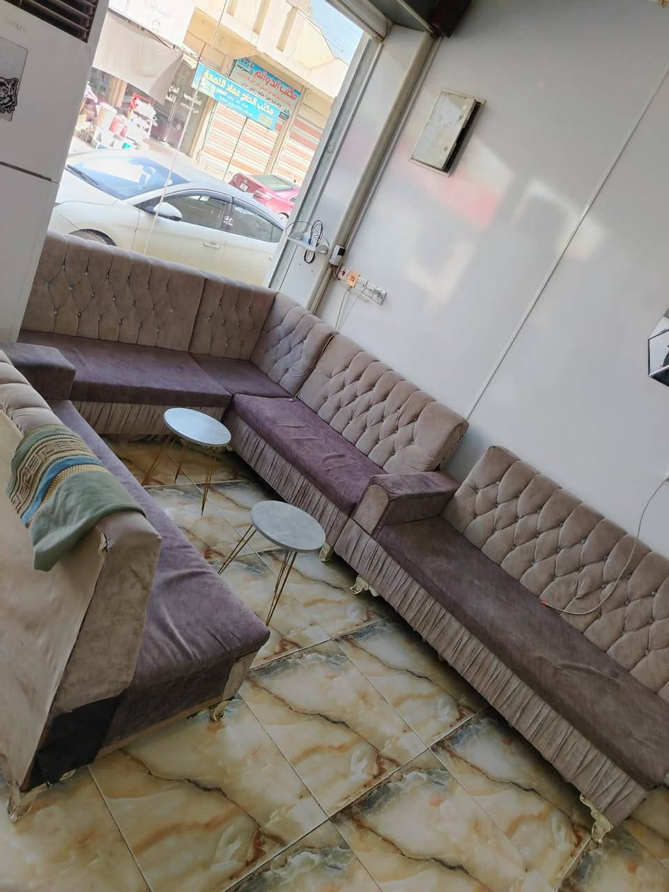سلام عليكم للبيع تخم ديوان كامل مكمل  جهاز  تنضيف  بل كامل مع سديه  مع كراسي عدد ٣
للستفسار  هـ ‭٠٧٧٢ ٧٨٦ ١٢٧٩‬
