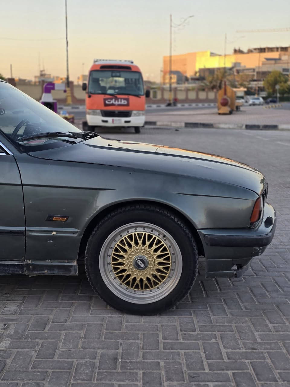 #السلام_عليكم_للبيع او مراوس اطي فرق او اخذ حسب القناعه
bmw 520اصل وفصل 
سنوية ل2030بسمي جديدة ورقم دولي وهزة جديدة 
مكفولة من اي ضربة صبغ حزام بدون دواخل 
 كير عادي  جاترك سيارة كلها رياضي ويل bbsرياضي اصلي وسعرة معروف بس لويل صالنصه رياضي بريك رياضي
مديل 1993 وارد الماني
مكينة وكير حاوية كفالة
حدادية توني نافضها 
يرادلها ترتيبات للغرفة 
نواقصها بطاين تعبانه وكشنات تعبانه وباب ورة صدر يرادلة صبغ تبريد كمبريسر لاطشة 
 مكاني السيارة: كربلاء المقدسة
ب43ومجالها بسيط 
 ***********
