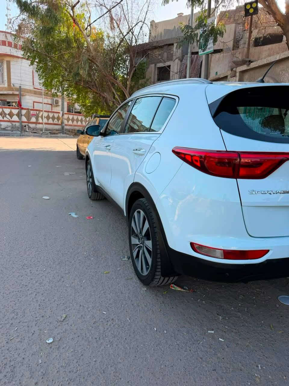 من بعد اذن صاحب الكروب السلام عليكم سبورتج موديل 2018 بغداد مشروع وطني نكليزي بسمي سياره خليجيه لا ضربه ولا صبغ ولا تبديل ولا بارد ولا فتح كشر بلاد عل سونر ماشيه 104 الف كيلو تخم تايرات جديد حداديه محرك 2000 دوش كير تبريد مواصفاتها فول عده الفتحه بصمه تبريد قطعتين شاشه وكامره اشاير مري أشاره ترحيب  ومري شفط تحكمات هند بريك بل رجل حساسات امامي خلفي شاشه اعطال منضومه الزنون عالي ناصي مواصفات كامله عده الفتحه جاهزه سعره 174 مجال بسيط مكانه بغداد الكرخ ***********
