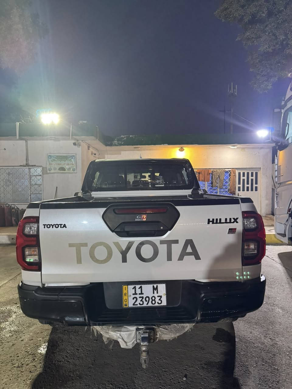 سلام عليكم  هايلوكس 2024 GR فووول السياره نظيفه وجاهزه مثل ماموضح بالصور بيها فقط الباب الخلفي وره السايق مبدل بلاد السعر 4 دفاتر وعشر ورقات وبيها مجال للطيبين/*********** العنوان بغداد الشعله
