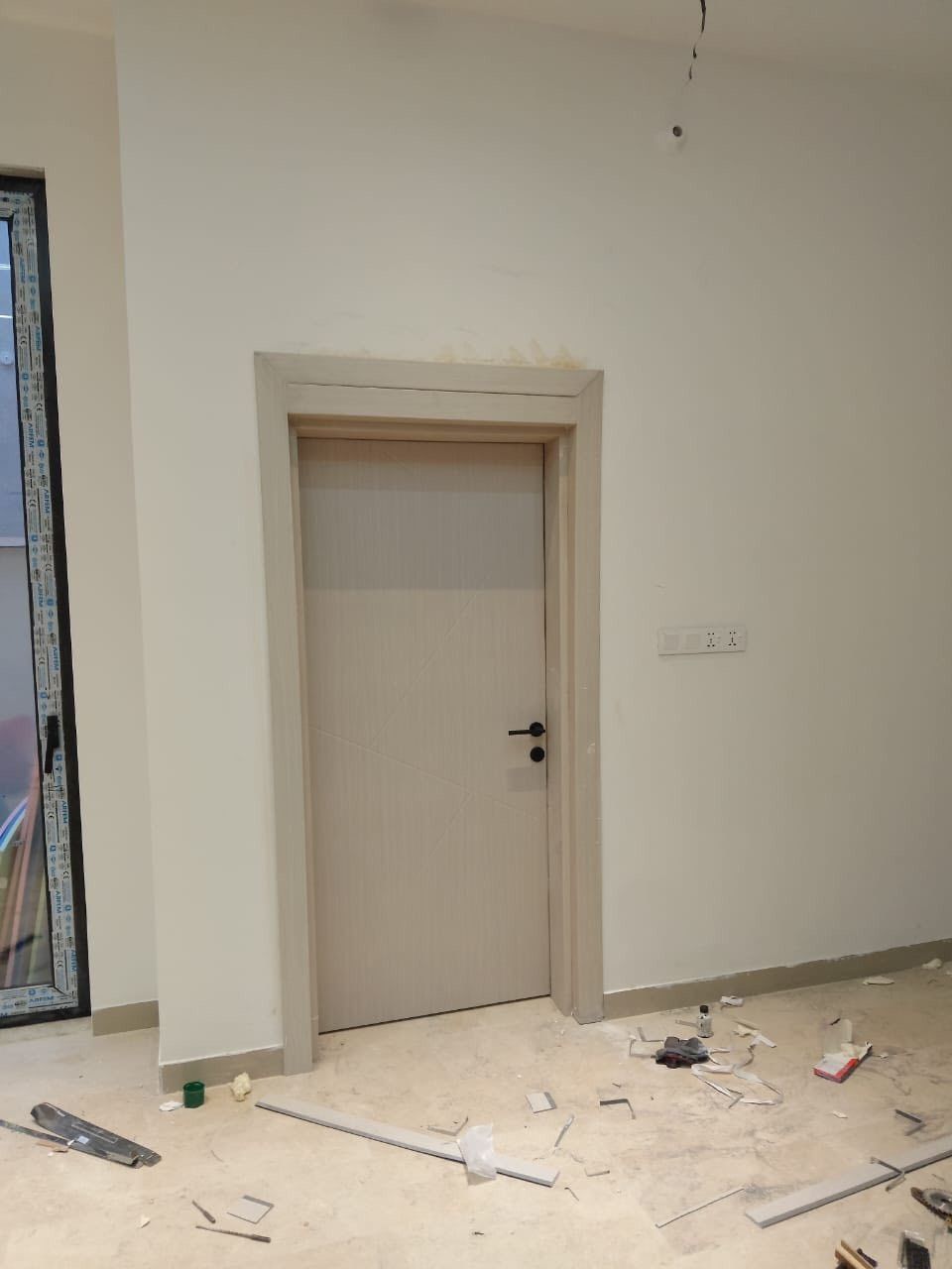 تم شد غرف داخلي تركي حشوة خشب داخلي بلون الأبيض 
والرصاصي توفر لدى معرض اسطنبول للابواب التركي نوع Waterproofوgood scratch resistance من افضل الابواب صناعة👍
تعد من افضل النوعيات في الخشب الداخلي 🪵

اي استفسار او تصال يرجى التواصل معنا عبر الواتساب او الصفحة الرسمية للفيسبوك:
***********
***********

instagram.com/istanbul_for_turkish_doors/profilecard/?
