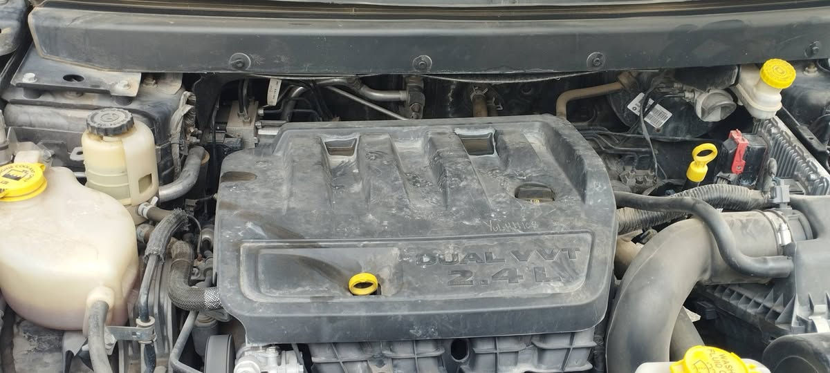 السلام عليكم
دوج جورني 
موديل 2019
رقم نينوى جديد 
سيارة بأسمي و سنوية جديدة 
محرك اربع سلندر 2400
ضررها جاملخ الامامي اليسار و الدعامية الأمامية 
سيارة ماشية 37 ألف ميل 
تبريد قطعة واحدة 
طخم تاير جديد 
بصمة 
كاميرة خلفية اصلية 
تحكمات ستيرن 
داخلها جديد 
للاستفسار الاتصال على
***********
