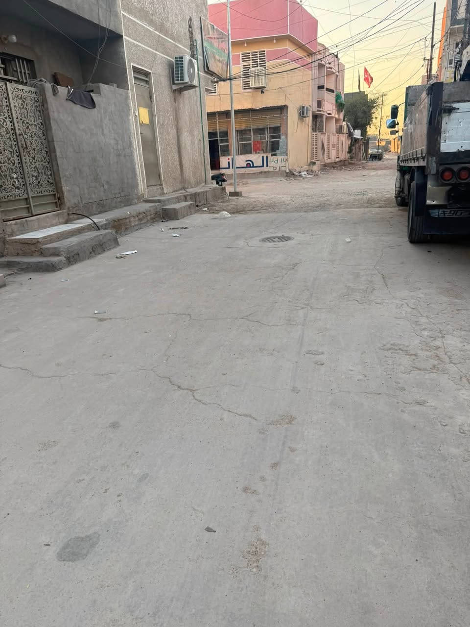 سلام عليكم بيت للبيع مساحه 200متره 10في 20قريب على شارع رايسي نوع للعقار سند اصفر موقع حي البساتين بحي سلام ***********

