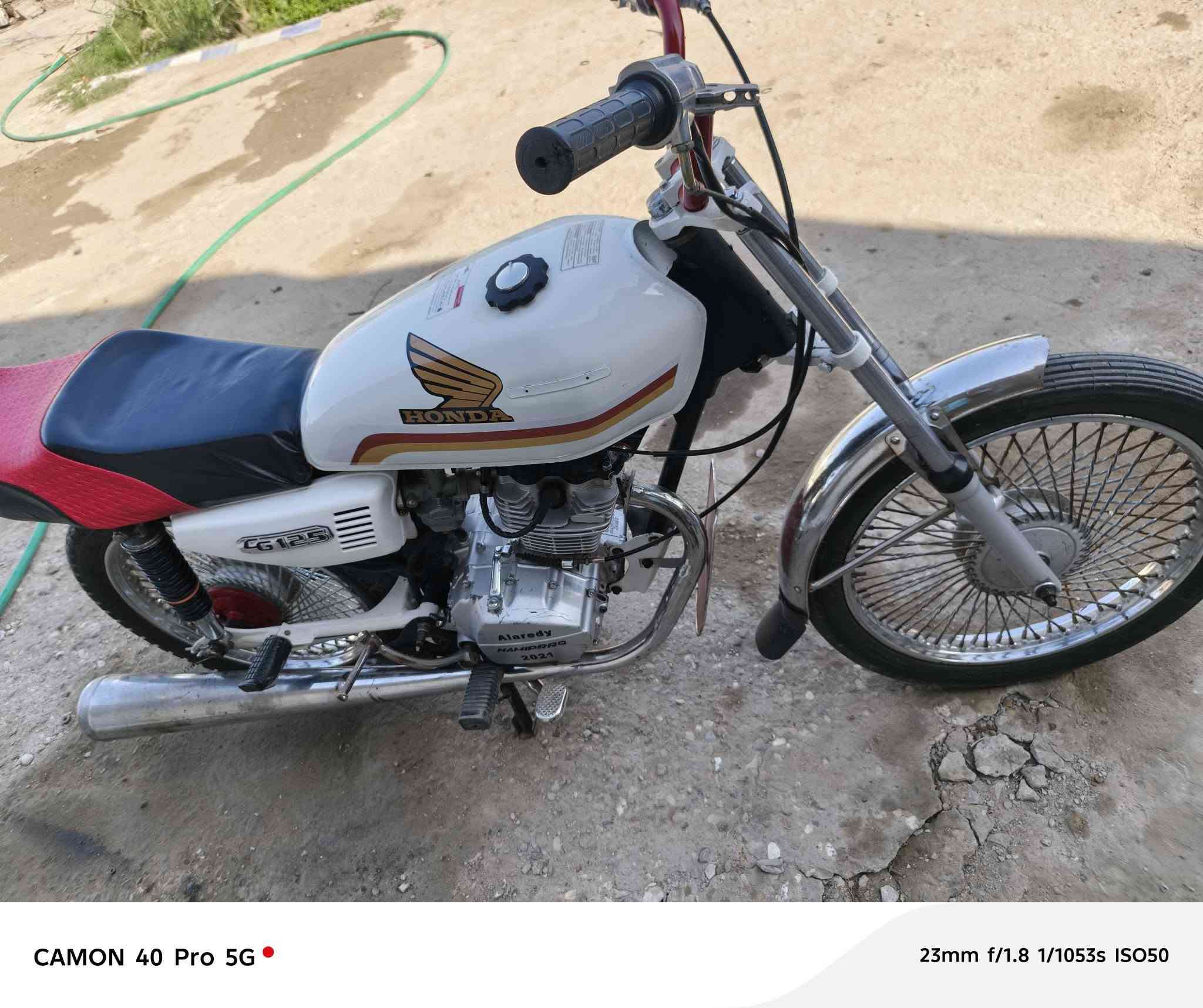 دراجه كلك مكفوله عشاير للبيع كامله مكمله محركه مفتوح مره وحده فقط ولف مبدل بي دراجه محركه خير من الله موديل 21دراجه كل نقص مابيه سعره400ومجال حك جيه   مكاني قضاء نصر علا طريق دوايه  خاص ماكو ***********
