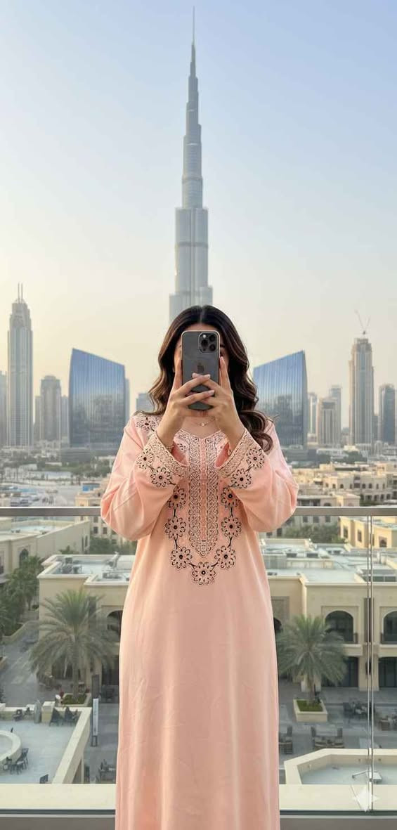 تميزي بقطعة "وحدة بالعالم" وبسعر ما يتفوت.. مع التوصيل المجاني! 👑✨
​سيداتي في بغداد وكل محافظاتنا العزيزة، وصلنا حديثاً أرقى المخاوير الإماراتية (Handmade). كل تصميم متوفر منه قطعة واحدة فقط، لضمان انفرادكِ بأناقة لا يشبهكِ فيها أحد.
​تفاصيل العرض الملكي:
​القياس: فري سايز (Free Size) مريح جداً ويلبس كل الأوزان.
​الخامة: أقمشة إماراتية فاخرة، باردة، ودرجة أولى.
​الحصرية: كل موديل هو نسخة وحيدة في العالم.
​🔥 العرض الأقوى (سعر خاص + توصيل مجاني):
​سعر القطعة الواحدة: 75,000 دينار عراقي.
​عرض التوفير: عند شراء قطعتين أو أكثر، السعر يكون 50,000 دينار للقطعة الواحدة فقط!
​🎁 والمفاجأة: التوصيل مجاني لـكـل محافظات العراق (من الشمال للجنوب)! 🚚🇮🇶
​ليش تطلبين من عندنا؟
​القطعة اللي تشتريها مستحيل تشوفين ثانية مثلها.
​شغل يدوي إماراتي متقن جداً.
​السعر شامل التوصيل لباب البيت، يعني السعر اللي تشوفيه هو اللي تدفعيه فقط.
​طريقة الطلب:
القطع تخلص بسرعة لأنها نسخة واحدة! اختاري موديلج المفضل وراسلينا الآن على الخاص (Messenger) أو واتساب: 9647833183351+
​دللي نفسك بقطعة إماراتية أصلية وانتي ببيتك! ❤️🛍️ بغداد, العراق
