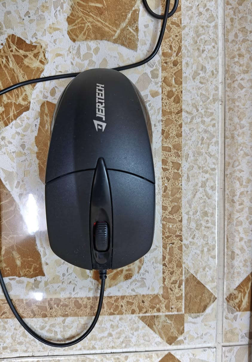 #لابتوب_للبيع 
بطارية جديدة اكثر من ساعتين
شاحنة جديدة 65 واط 
ماوس جديد 
شاشة حجم 15.6
مواصفات i5 
رام 8 كيكا
مساحة التخزين 256 SSD 
وندوز 10 PRO
جهاز نظيف
الاتصال أو واتساب 
***********
