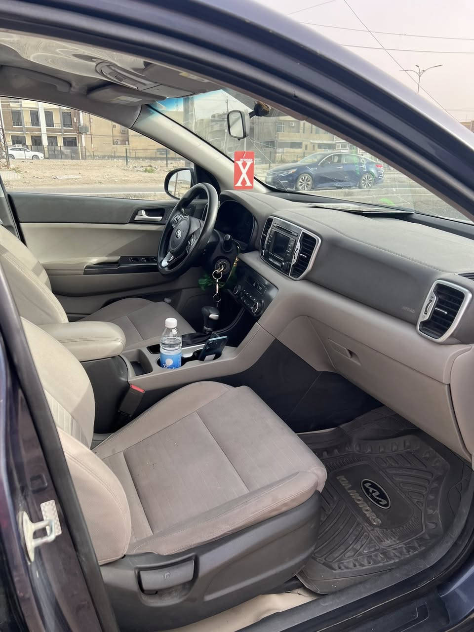 السلام عليكم
كيا سبورتج للبيع موديل 2018
 بيه 3 قطع وحده صبغ 2 كلير بدون حادث 
 كما موضح بالسونار بالمنشور 
سياره ماشيه 109 الف ميل 
محرك 2400 
محركه مفتوح و مجفت 
مواصفاته كامره خلفيه 
قطعتين تبريد داخل رصاصي 
السعر 140 ورقه وبيه مجال 
مكان سياره بغداد البياع 
تقاطع درويش حي المعالف 
الاستفسار اكثر على الرقم 
***********
